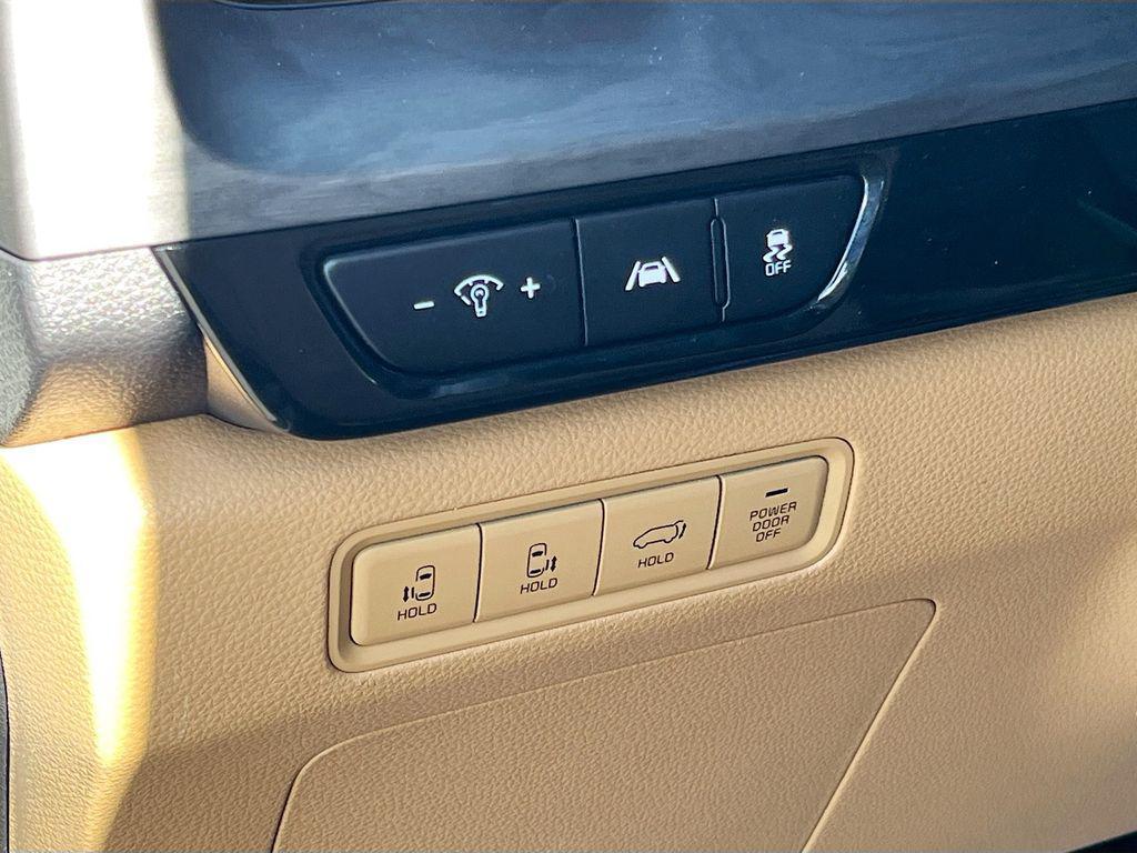 used 2022 Kia Carnival car, priced at $23,076