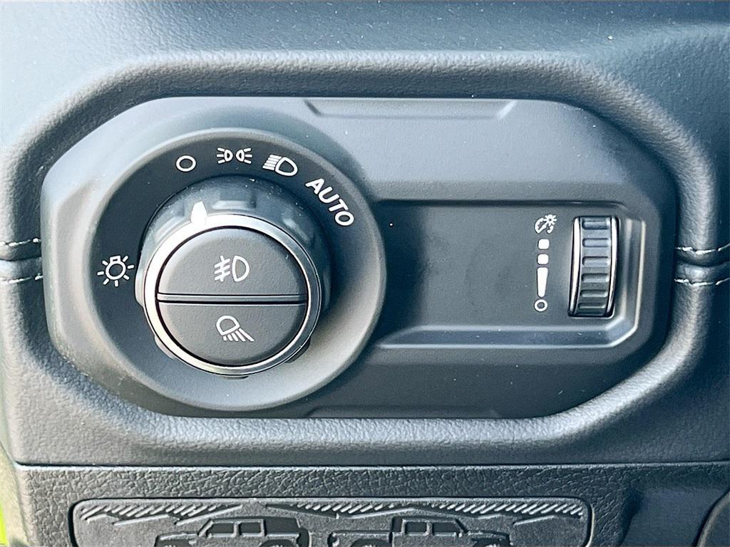 new 2025 Jeep Gladiator car, priced at $58,878