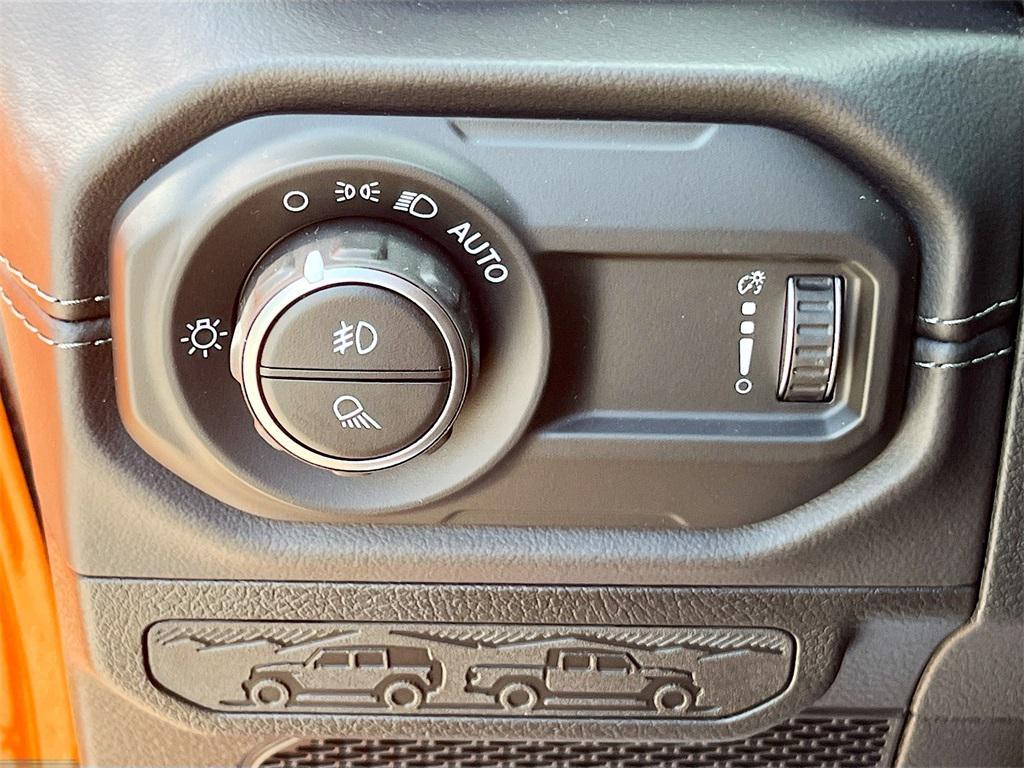 new 2025 Jeep Gladiator car, priced at $43,692