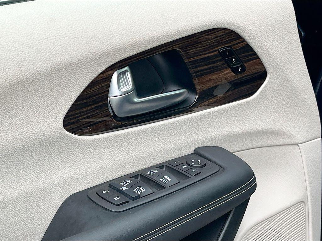 used 2024 Chrysler Pacifica car, priced at $39,991