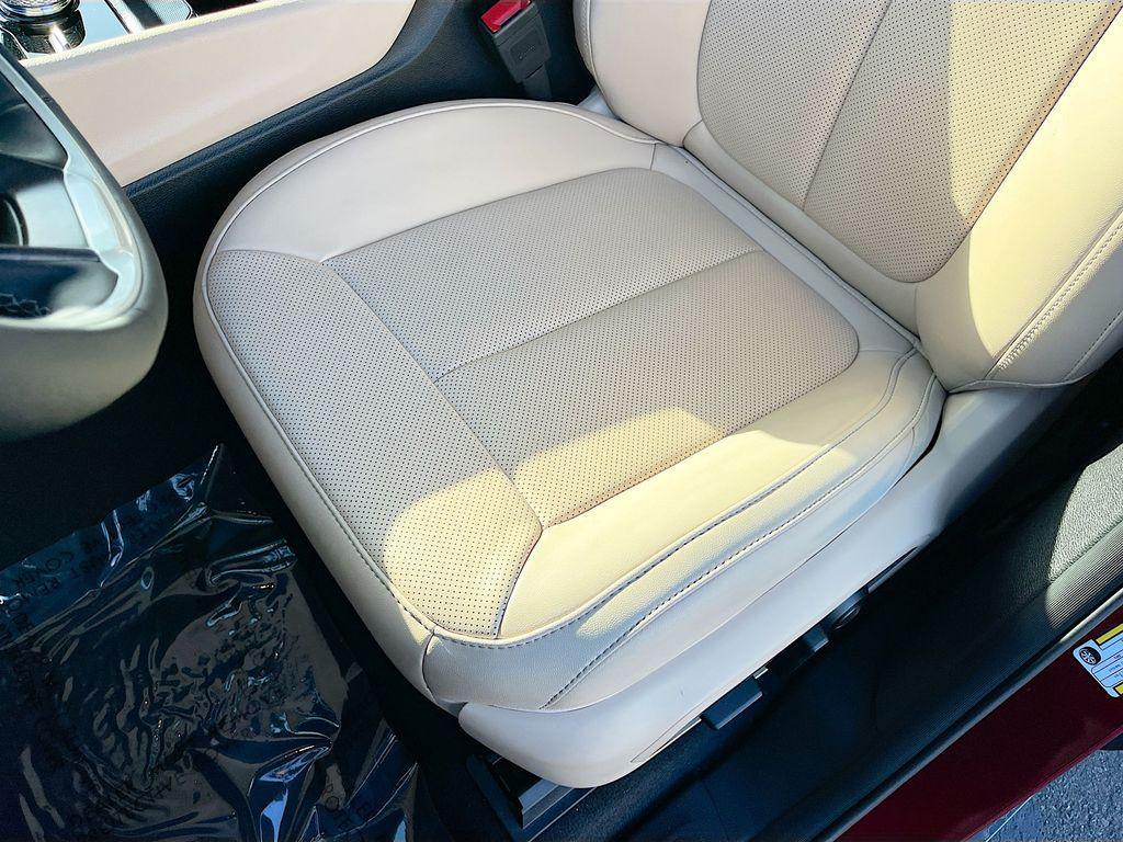 used 2025 Jeep Grand Cherokee L car, priced at $39,646