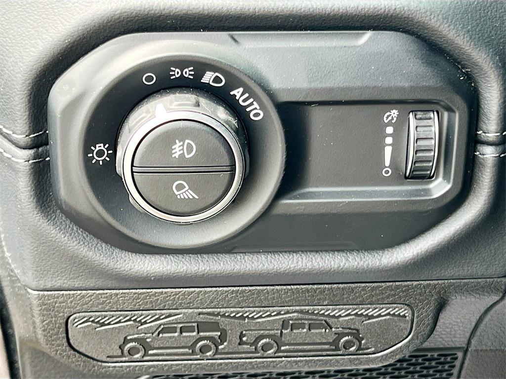 new 2025 Jeep Gladiator car, priced at $57,534