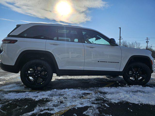 new 2025 Jeep Grand Cherokee car, priced at $52,640