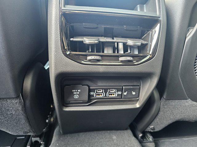 new 2025 Jeep Grand Cherokee car, priced at $52,640