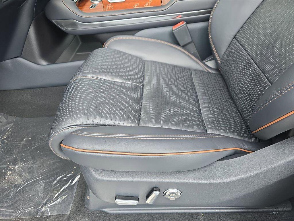 new 2025 Lincoln Navigator car, priced at $123,190