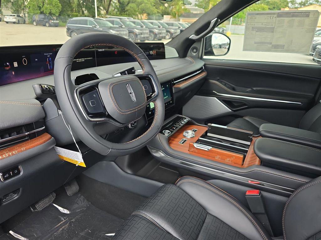 new 2025 Lincoln Navigator car, priced at $123,190