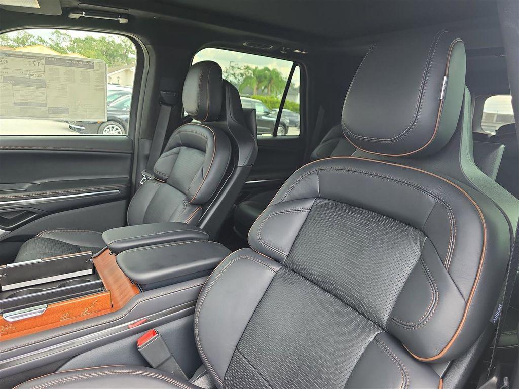 new 2025 Lincoln Navigator car, priced at $123,190