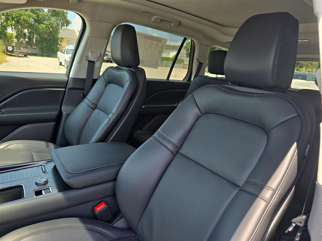 new 2025 Lincoln Aviator car, priced at $51,871