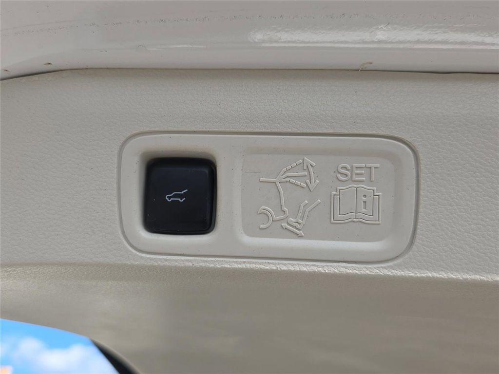 used 2023 Lincoln Navigator car, priced at $58,998