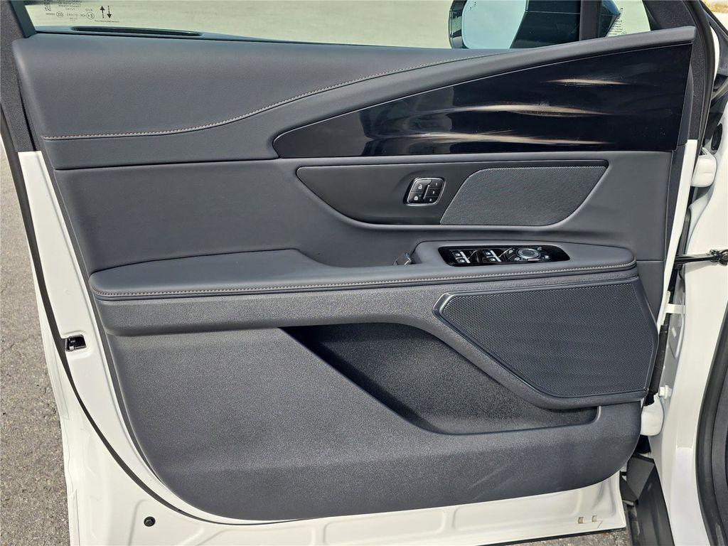 new 2025 Lincoln Nautilus car, priced at $49,719