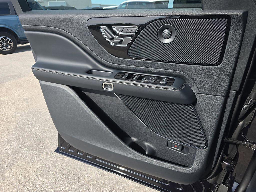 new 2025 Lincoln Aviator car, priced at $51,871