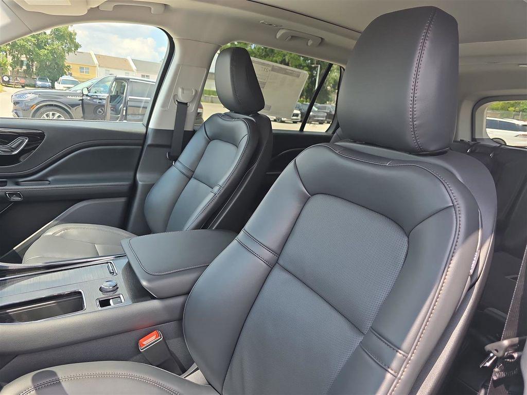 new 2025 Lincoln Aviator car, priced at $52,121