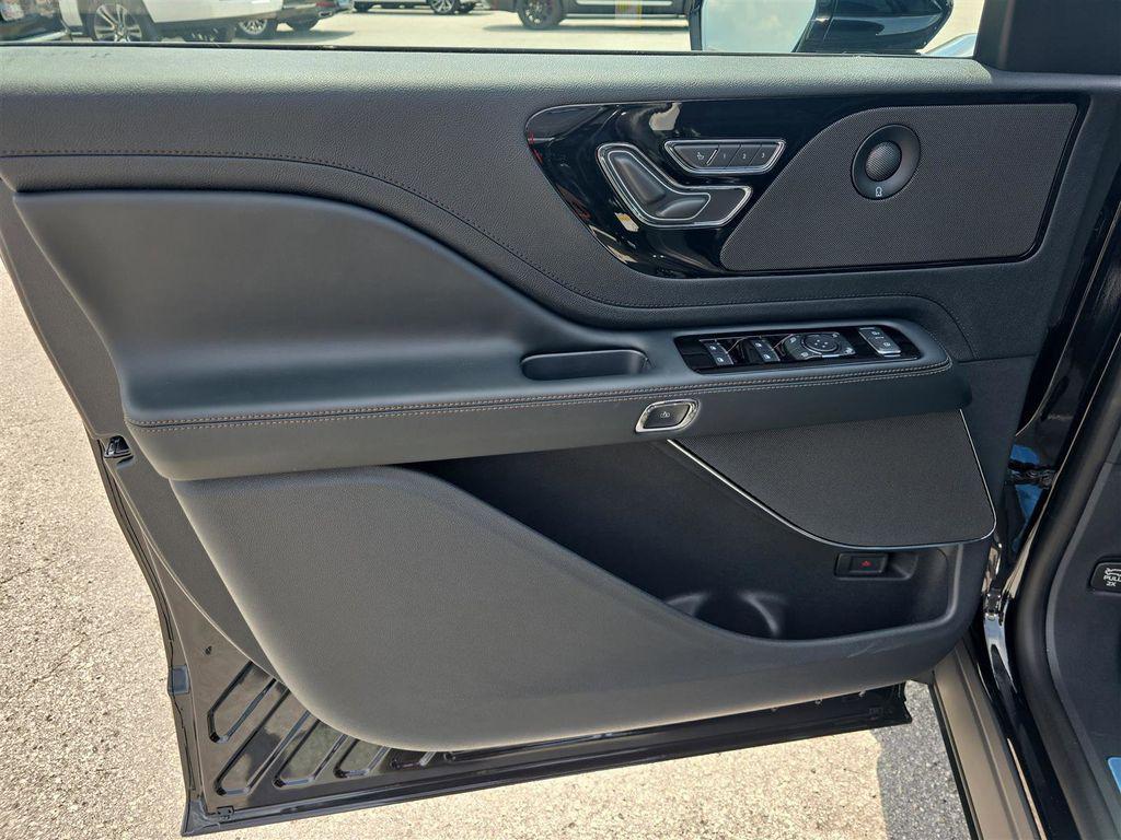 new 2025 Lincoln Aviator car, priced at $52,121