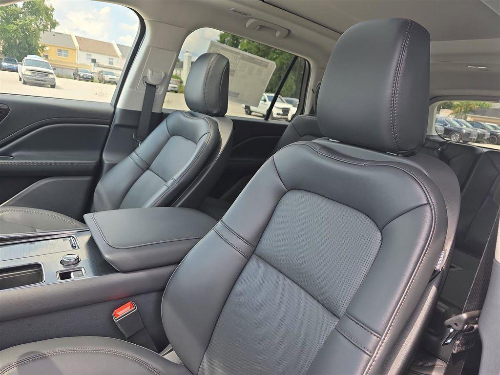 new 2025 Lincoln Aviator car, priced at $53,262