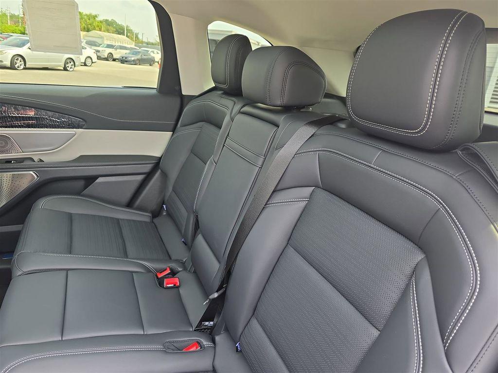 new 2025 Lincoln Nautilus car, priced at $57,600