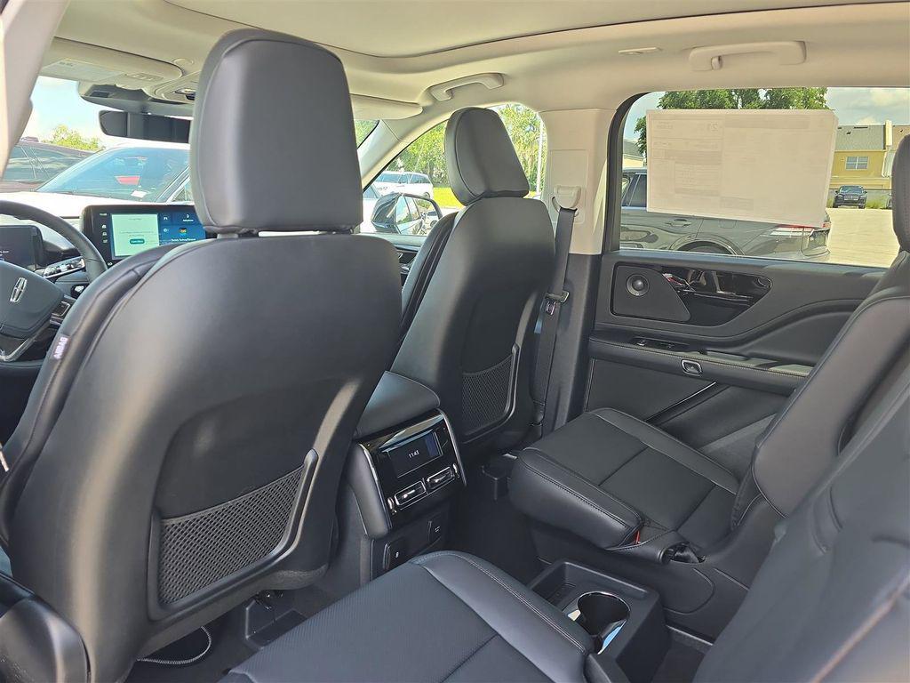 new 2025 Lincoln Aviator car, priced at $51,621