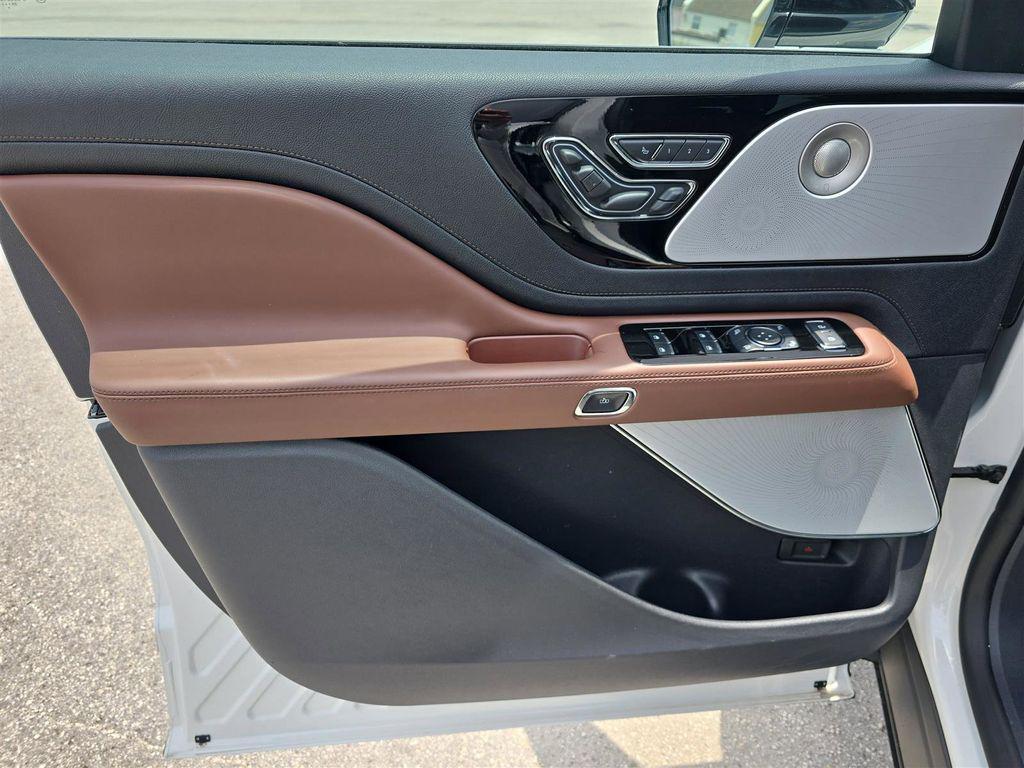 new 2025 Lincoln Aviator car, priced at $66,524