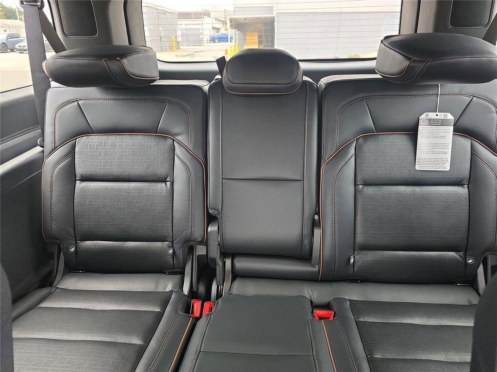 new 2025 Lincoln Navigator car, priced at $123,190