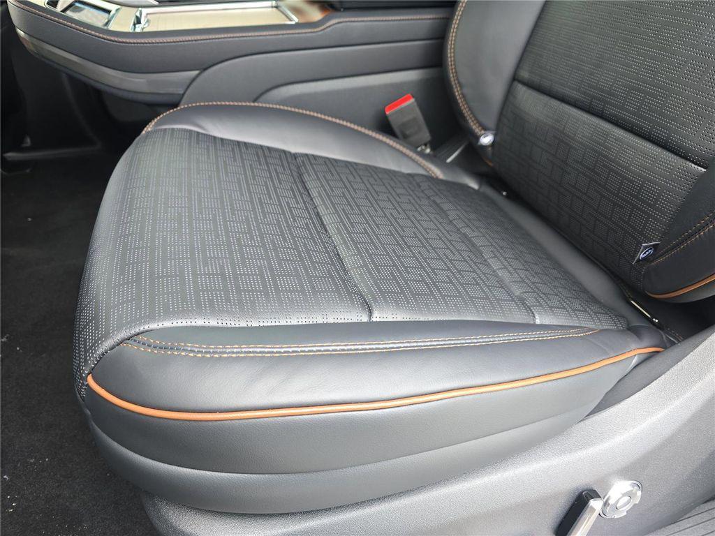 new 2025 Lincoln Navigator car, priced at $123,190