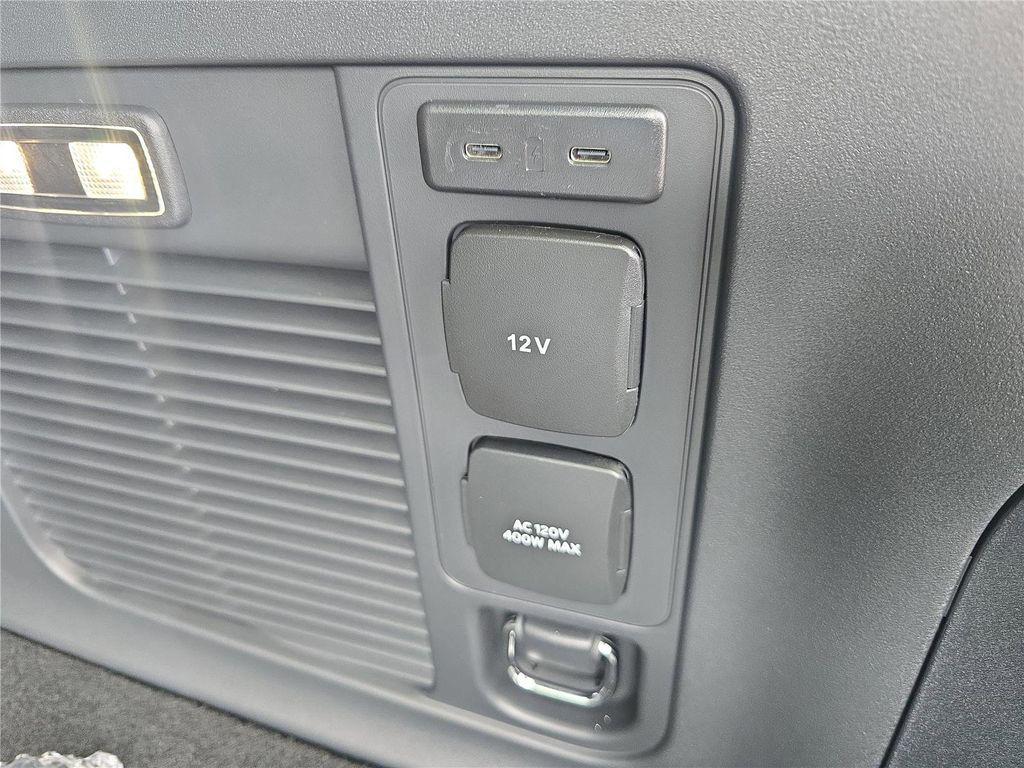 new 2025 Lincoln Navigator car, priced at $123,190