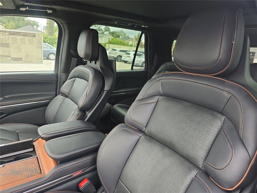 new 2025 Lincoln Navigator car, priced at $123,190