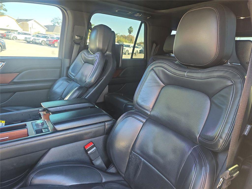 used 2020 Lincoln Navigator car, priced at $35,998