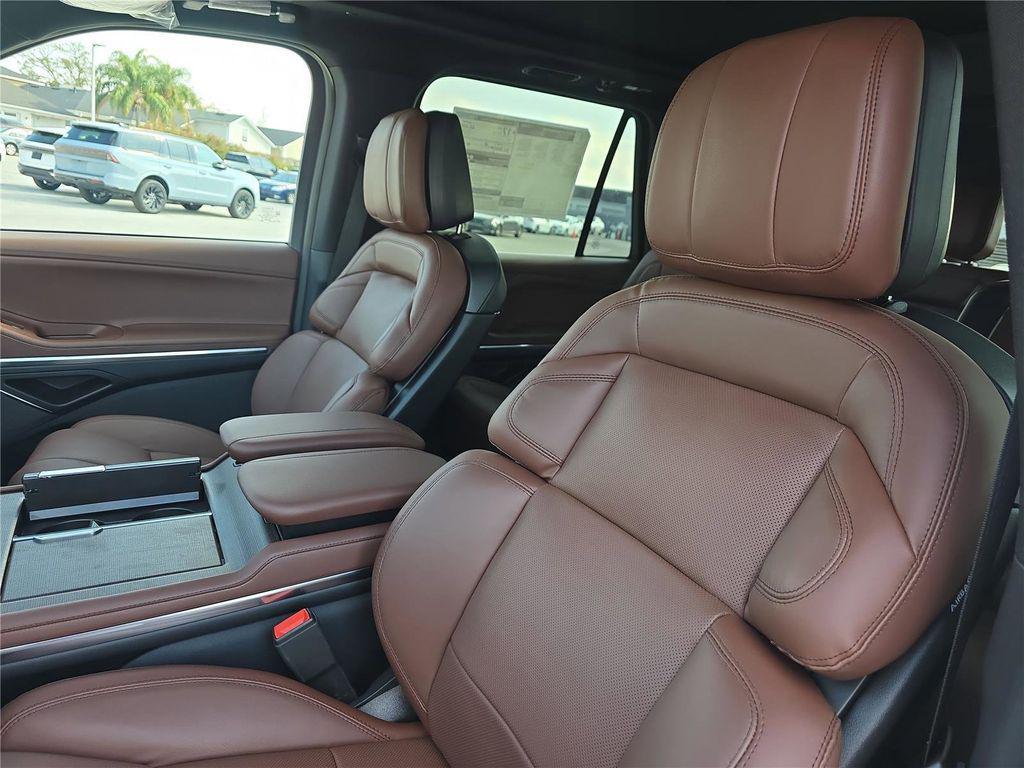 new 2026 Lincoln Navigator car, priced at $101,126