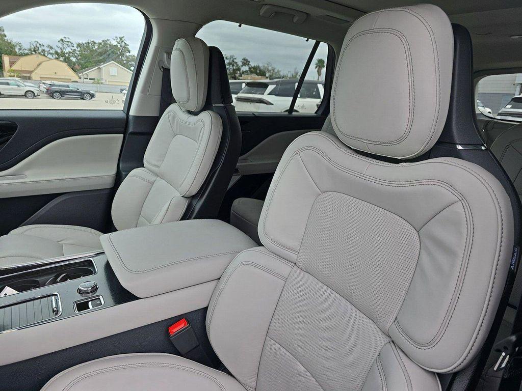 new 2025 Lincoln Aviator car, priced at $63,051