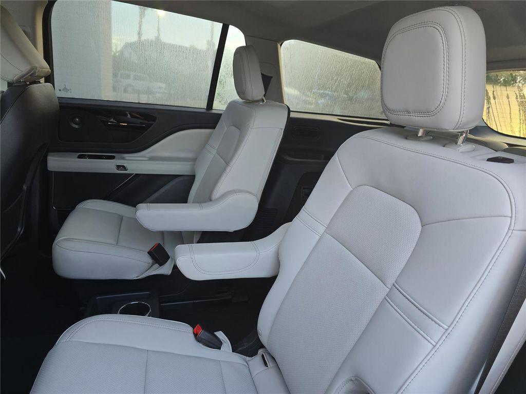 new 2025 Lincoln Aviator car, priced at $52,185