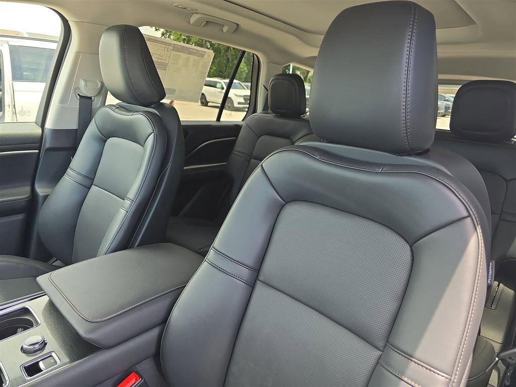 new 2025 Lincoln Aviator car, priced at $52,309