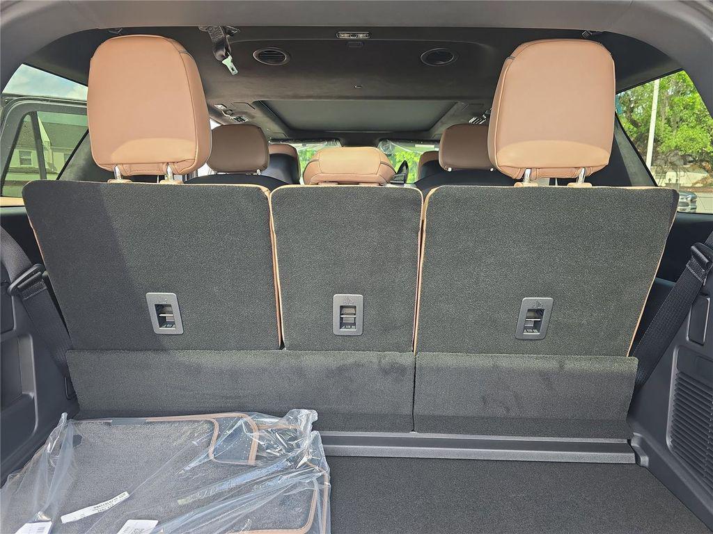 new 2026 Lincoln Navigator car, priced at $124,420