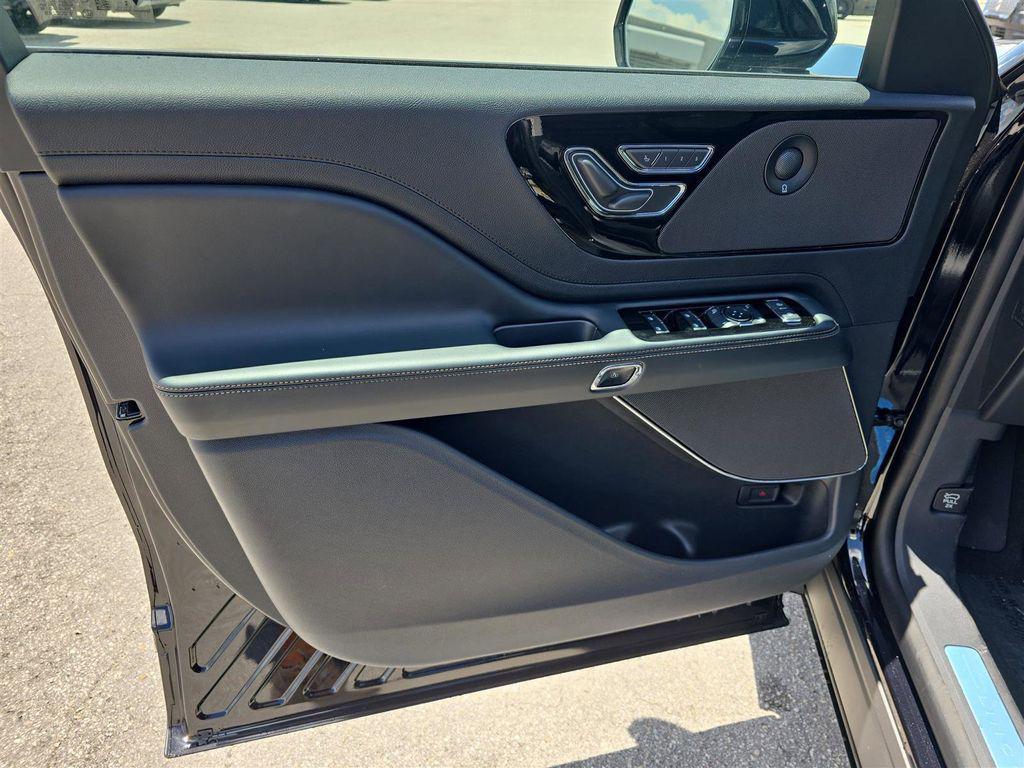 new 2025 Lincoln Aviator car, priced at $51,621