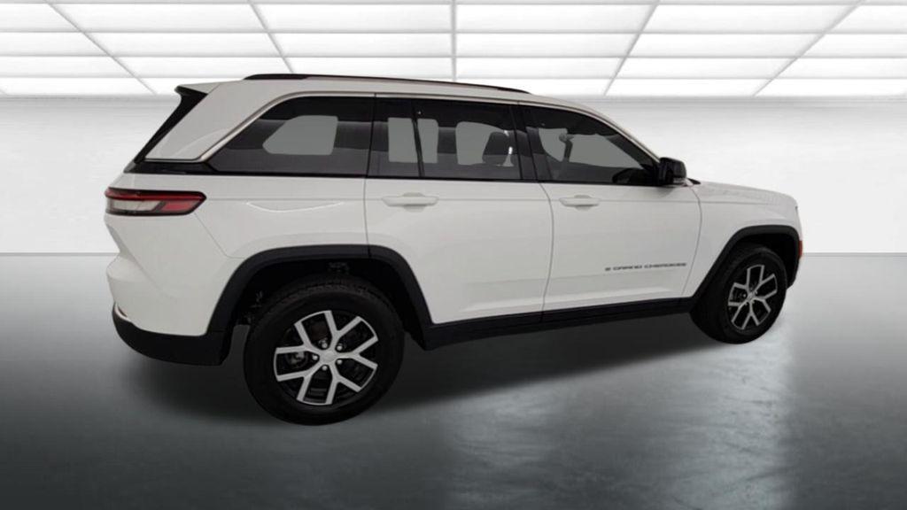used 2024 Jeep Grand Cherokee car, priced at $35,879