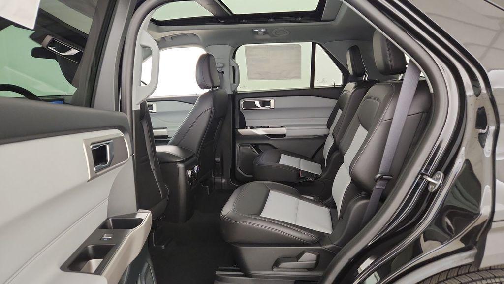 new 2024 Ford Explorer car, priced at $44,017