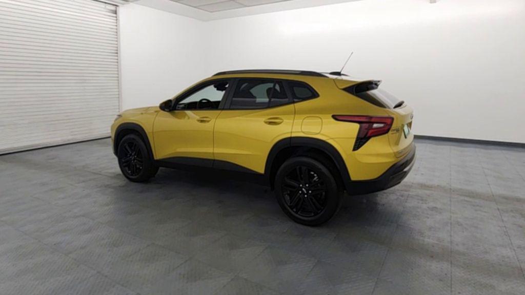 used 2025 Chevrolet Trax car, priced at $24,422