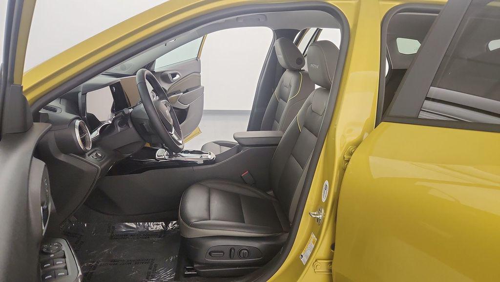 used 2025 Chevrolet Trax car, priced at $24,422