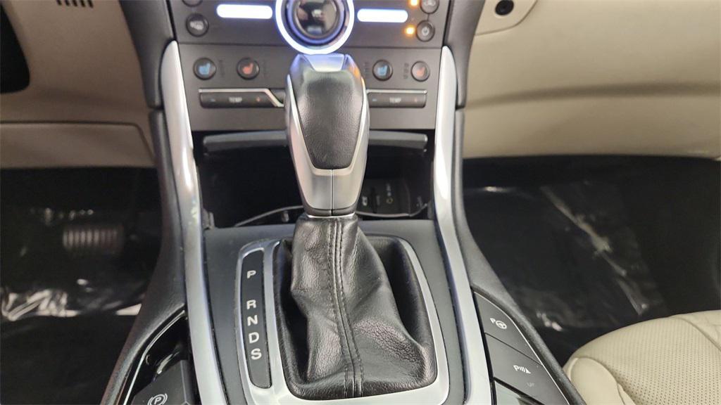2015 White Platinum Metallic Tri-Coat Ford Edge