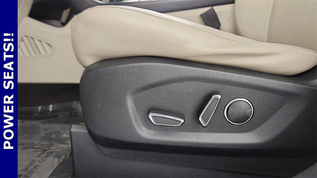 2015 White Platinum Metallic Tri-Coat Ford Edge