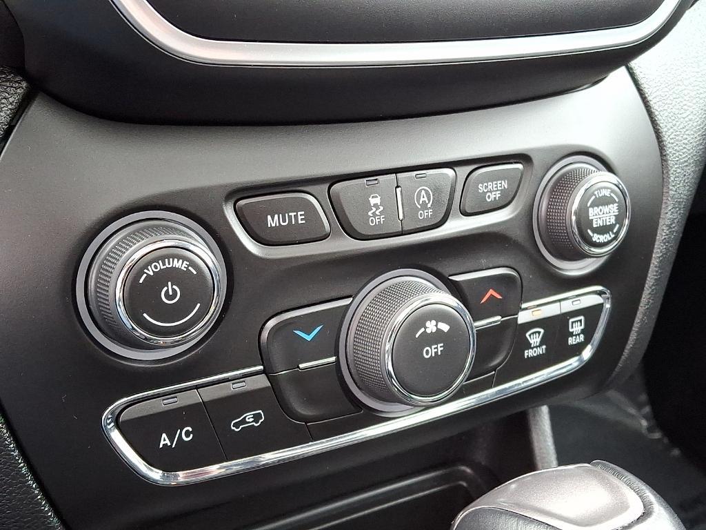 used 2022 Jeep Cherokee car, priced at $23,390