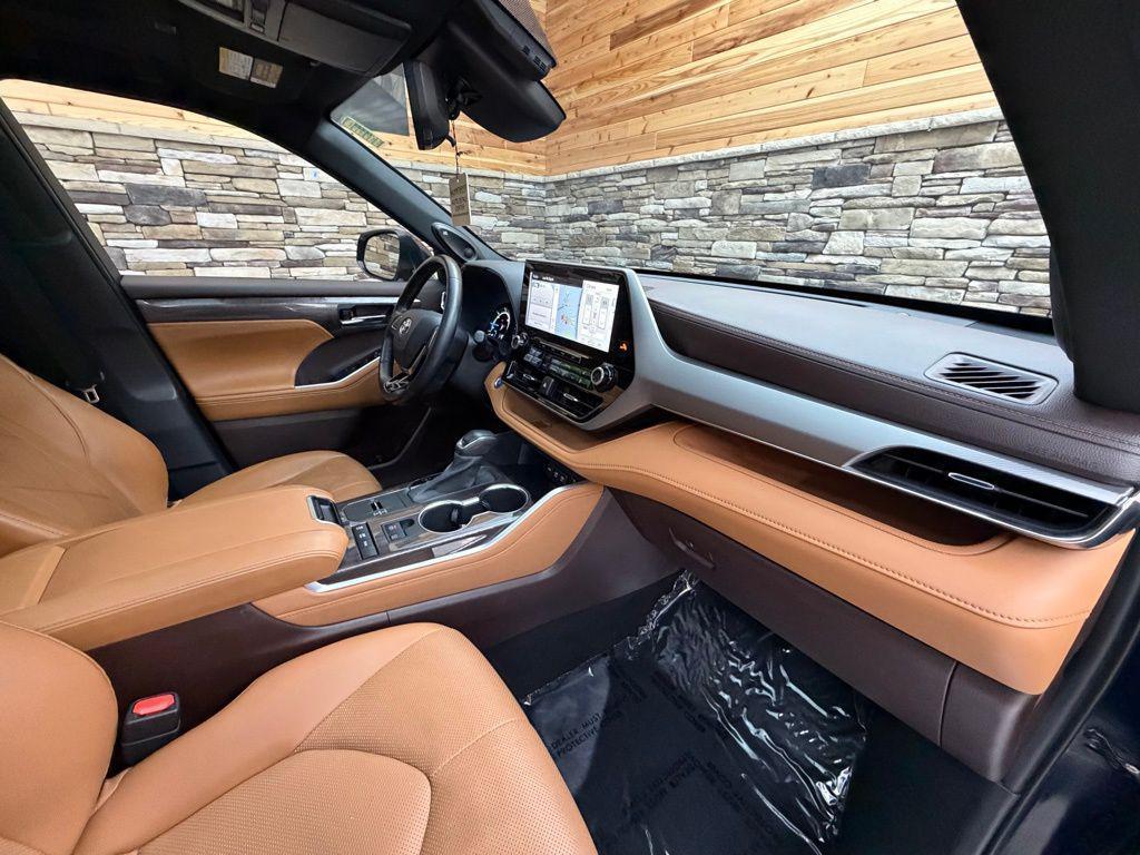 used 2021 Toyota Highlander Hybrid car, priced at $35,499