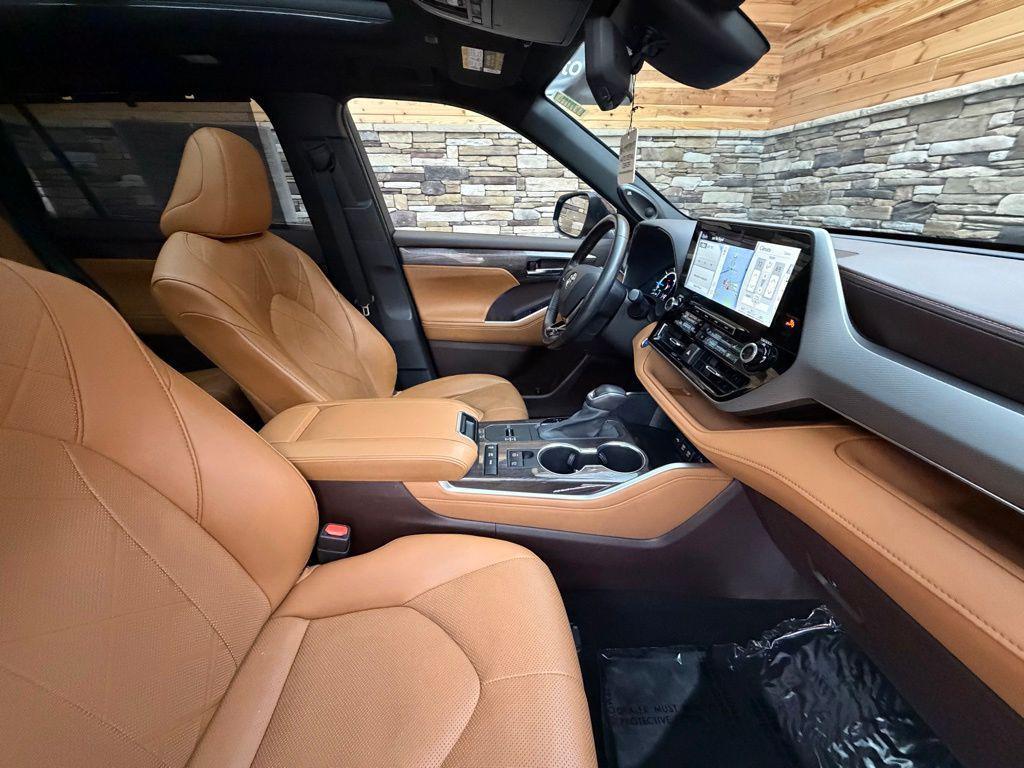 used 2021 Toyota Highlander Hybrid car, priced at $35,499