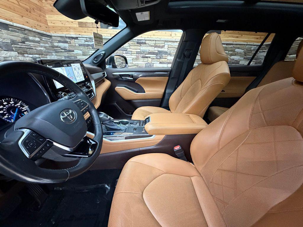 used 2021 Toyota Highlander Hybrid car, priced at $35,499