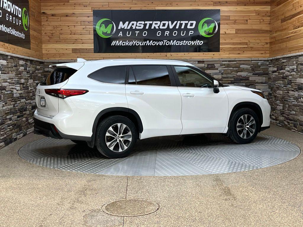 used 2023 Toyota Highlander car, priced at $34,999