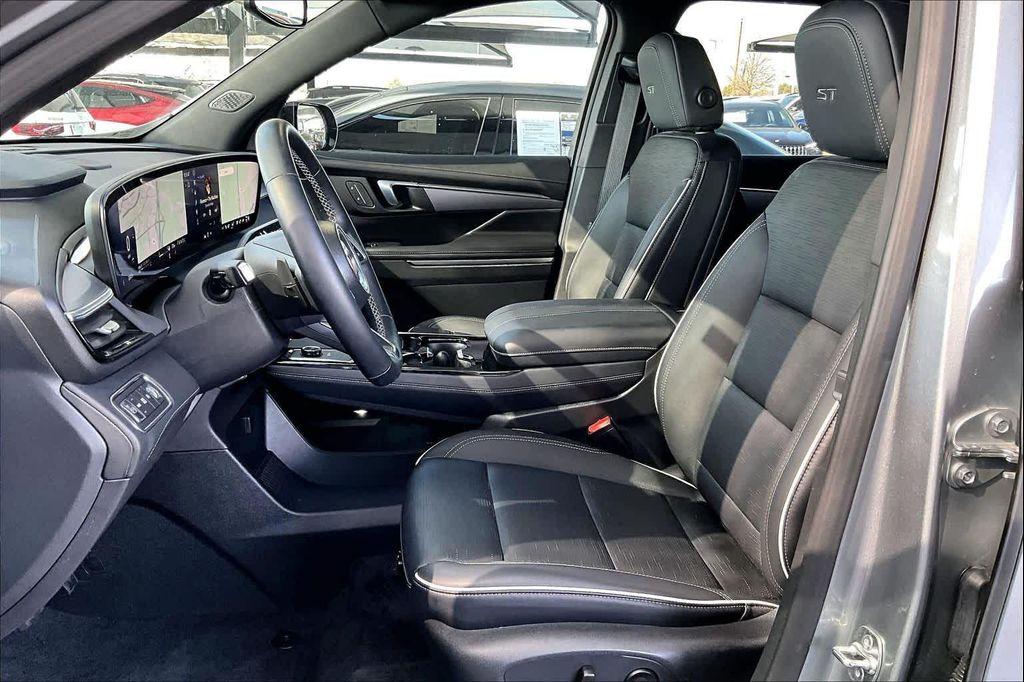 used 2025 Buick Enclave car, priced at $37,589