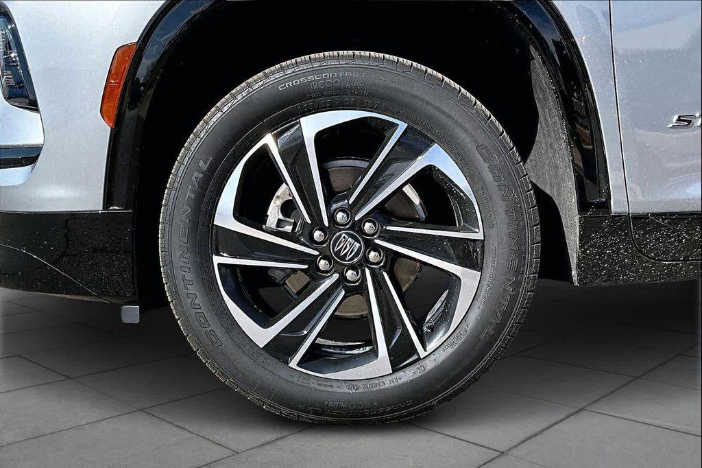 used 2025 Buick Enclave car, priced at $37,589