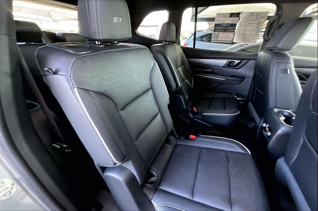 used 2025 Buick Enclave car, priced at $37,589