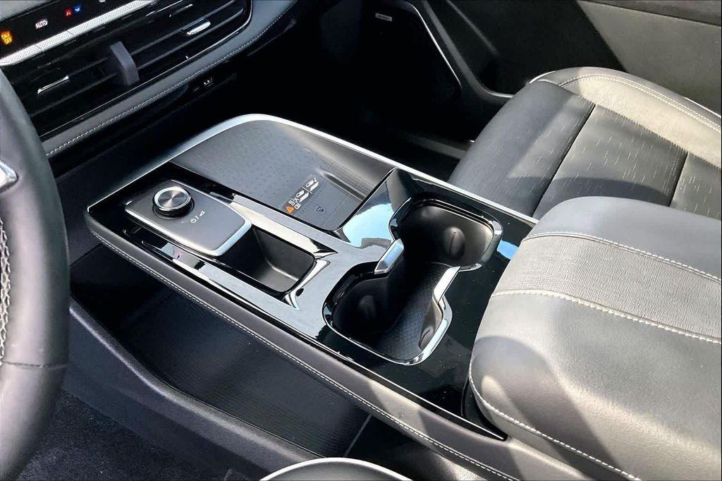 used 2025 Buick Enclave car, priced at $37,589