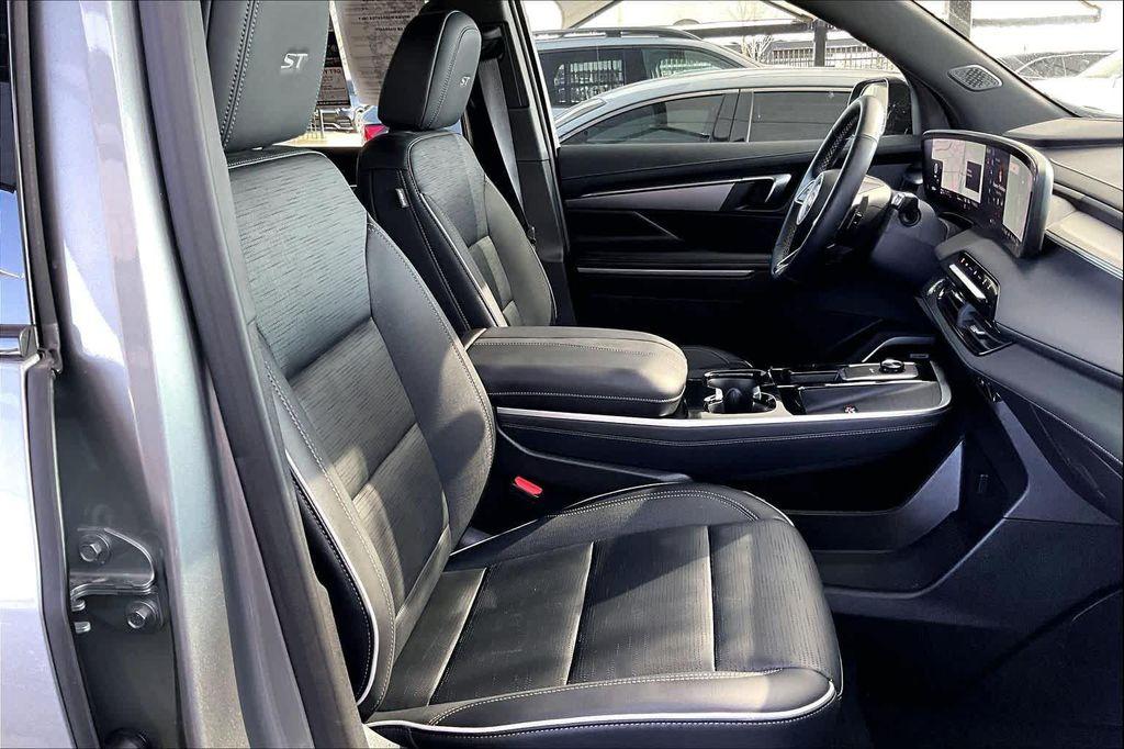 used 2025 Buick Enclave car, priced at $37,589