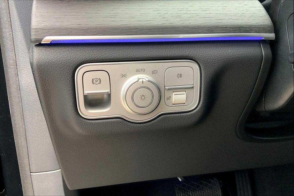 new 2025 Mercedes-Benz GLE 450 car, priced at $76,215