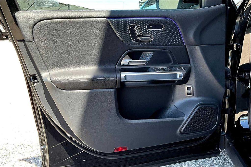 new 2025 Mercedes-Benz GLB 250 car, priced at $47,145